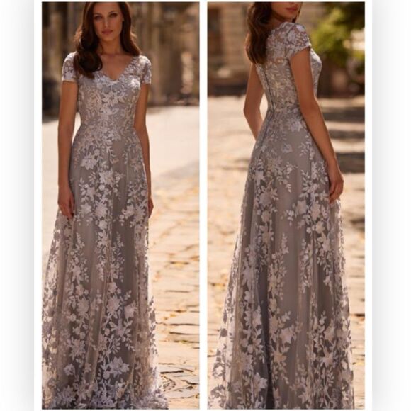 LA FEMME 27870 Long Lace Evening
Dress with Cap Sleeves Gown platinum 12 $578 - Picture 2 of 7